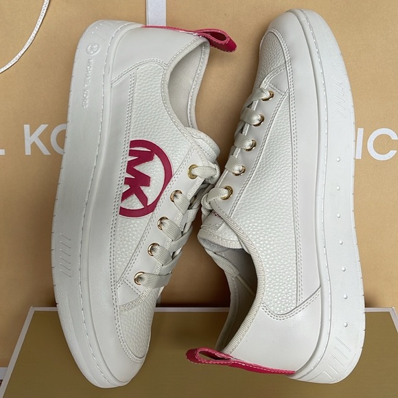 MICHAEL KORS SHEA LACE UP FAUX LEATHER
49R4SHFS1L
ELECTRIC PINK
Fashion Sneakers - Picture 11 of 16